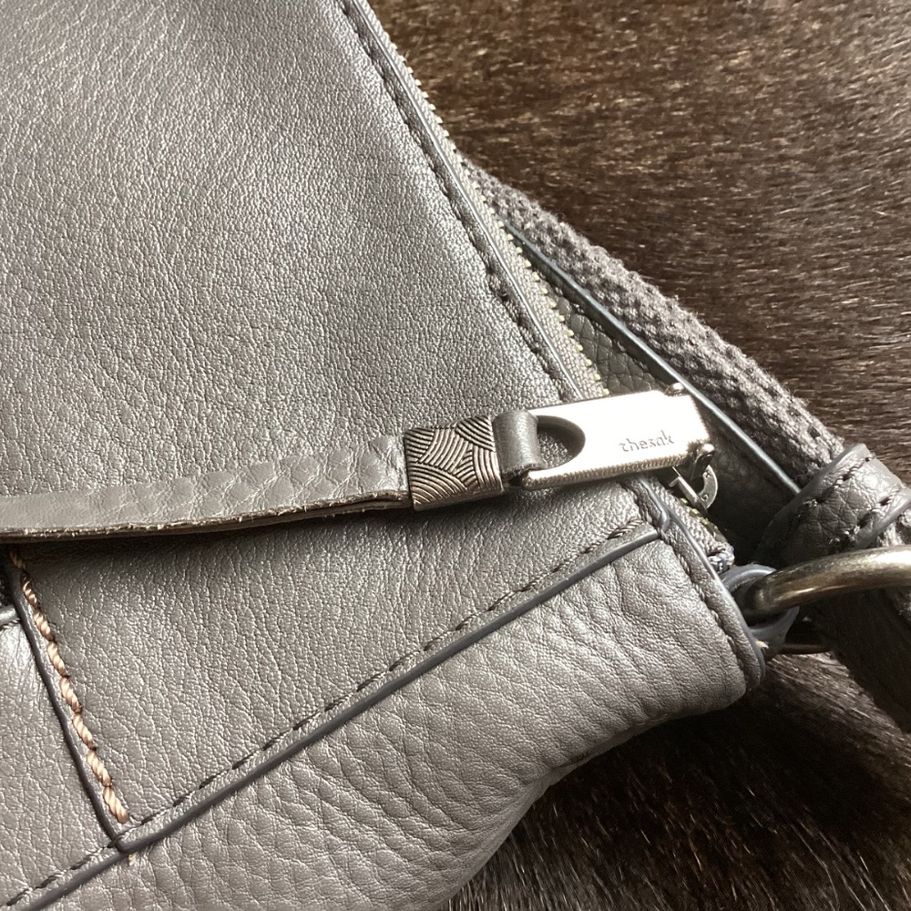 Beautiful Dark Gray The Sak Pebbled Leather Crossbody Handbag🦋 - Picture 5 of 9